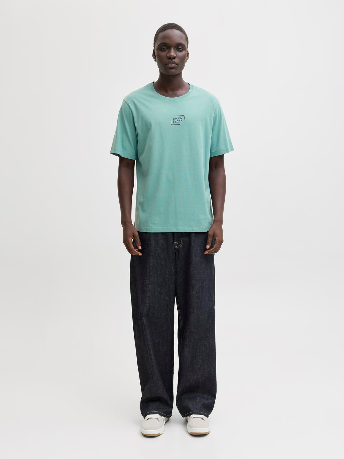 model_shot-front_full